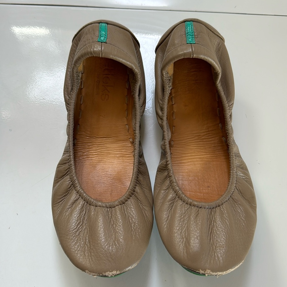Tieks taupe 7